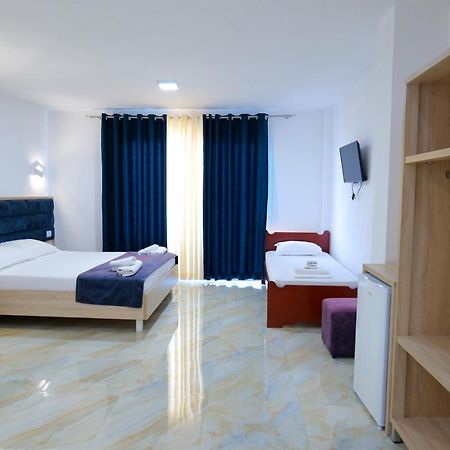 Hotel Eksamilia Exterior foto