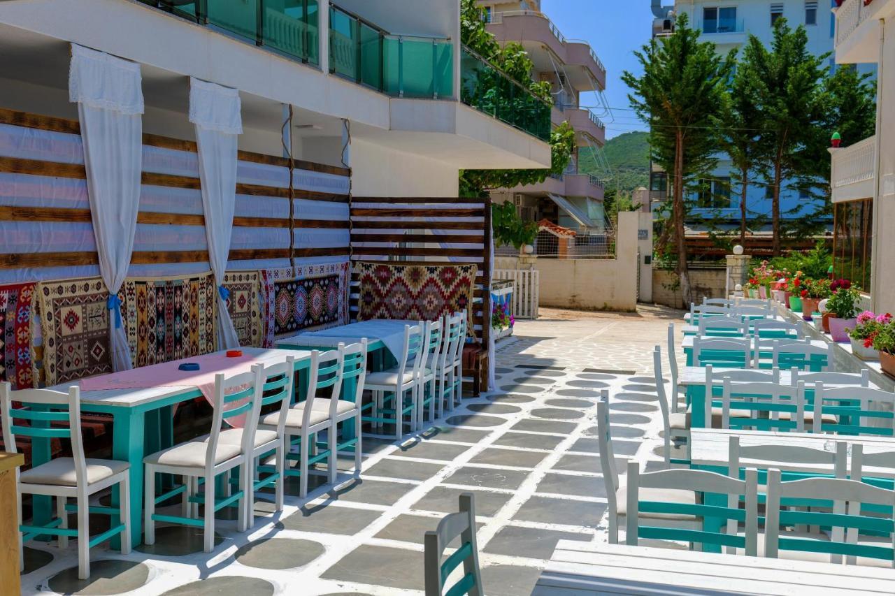 Hotel Eksamilia Exterior foto
